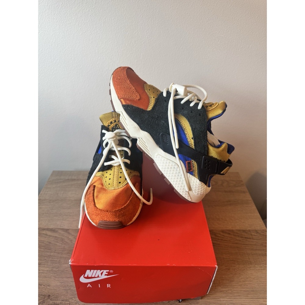 Nike Air Huarache Sneakers‎ Women's Size 6 Nike Goldtone Black Shoes DO6681-700